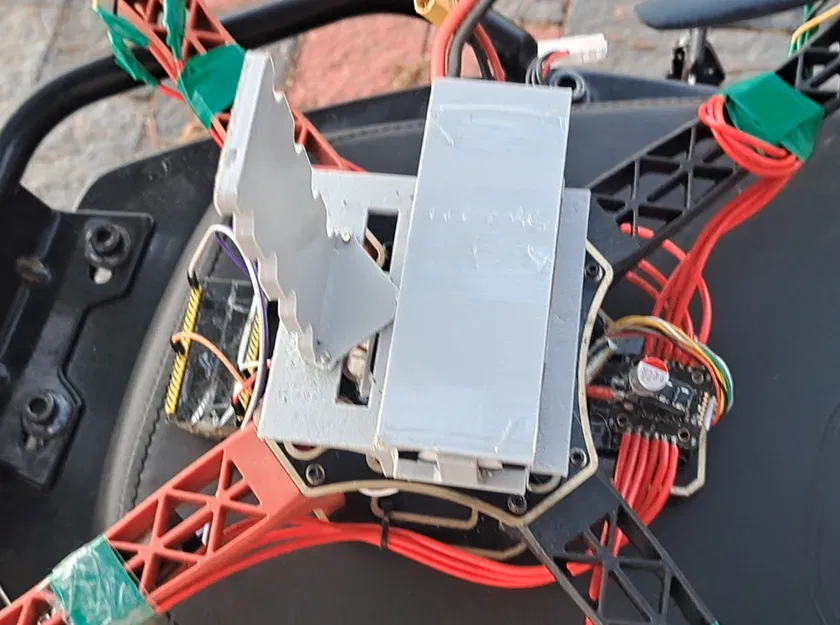 Ngàm gắn pin snap fit (Snap fit Battery mount) - Image 1