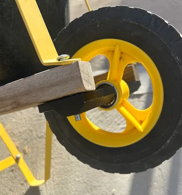 Ngàm Giữ Trục Xe Rùa Cho Trẻ Nhỏ (Toddler Wheelbarrow Axle Holder) - Image 2