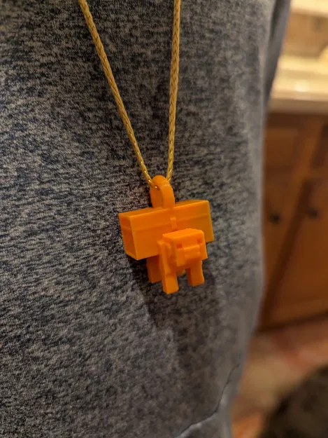 Mặt dây chuyền Heo Minecraft Dungeons đeo rương (Piggy Bank) - Image 2