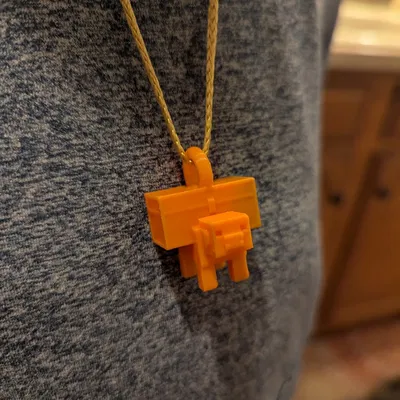 Mặt dây chuyền Heo Minecraft Dungeons đeo rương (Piggy Bank)