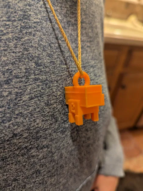 Mặt dây chuyền Heo Minecraft Dungeons đeo rương (Piggy Bank) - Image 3