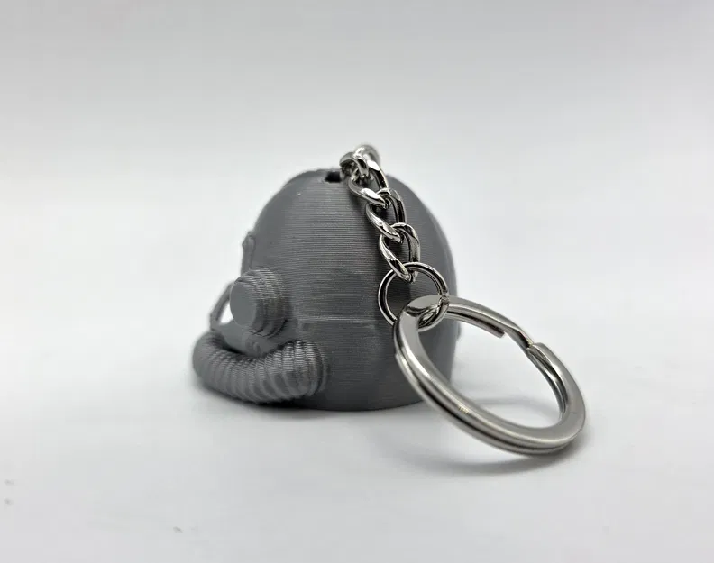 Móc khóa mũ giáp Brotherhood of Steel – Fallout - Image 5