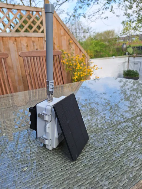 Giá đỡ tấm pin Meshtastic nghiêng 67° (Solar panel mount) - Image 1