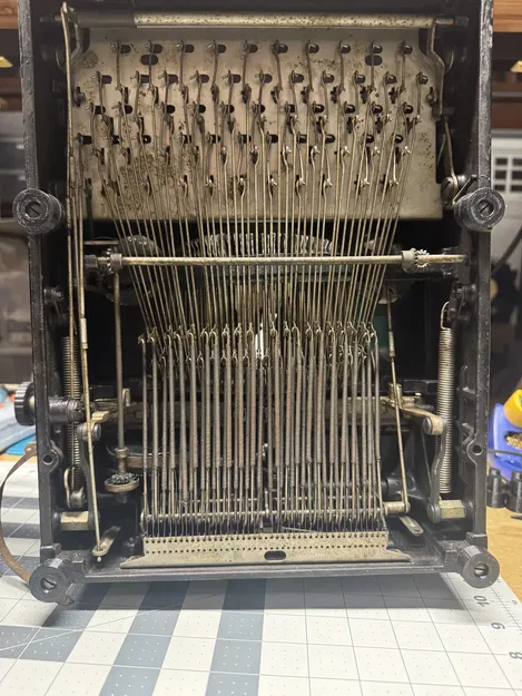 Chân cao su máy đánh chữ Royal “flatbed” (1/5/6) (thay thế) - Image 11