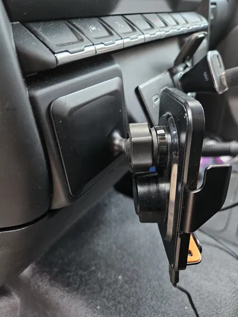 Chevy Silverado 2024 – Dash Fillers & Phone Holder Mount - Image 3