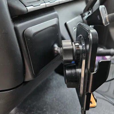 Chevy Silverado 2024 – Dash Fillers & Phone Holder Mount
