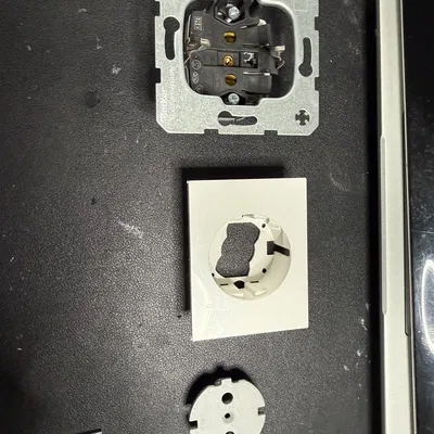 Ốp đáy ổ cắm Berker K1 (Berker K1 Power Socket Plate)