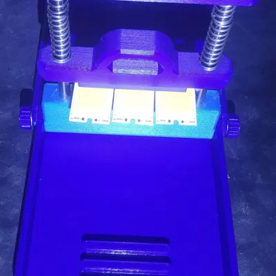 Troisieme Main / Third hand (Tay Thứ Ba Dạng Ê-tô)