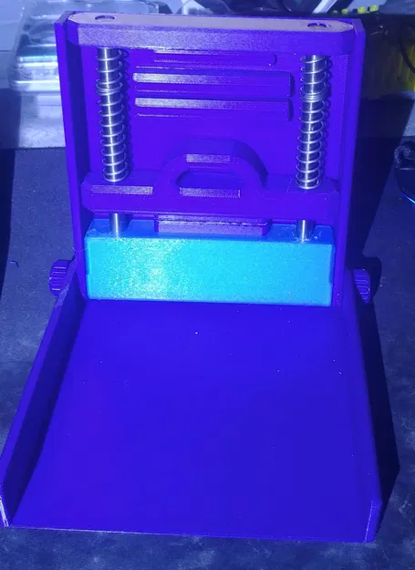 Troisieme Main / Third hand (Tay Thứ Ba Dạng Ê-tô) - Image 13