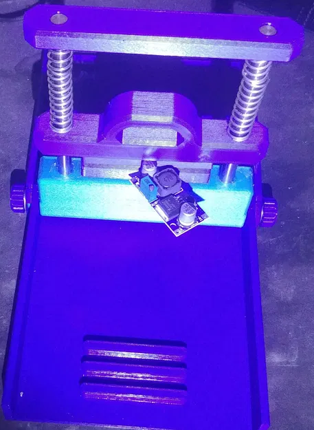 Troisieme Main / Third hand (Tay Thứ Ba Dạng Ê-tô) - Image 15