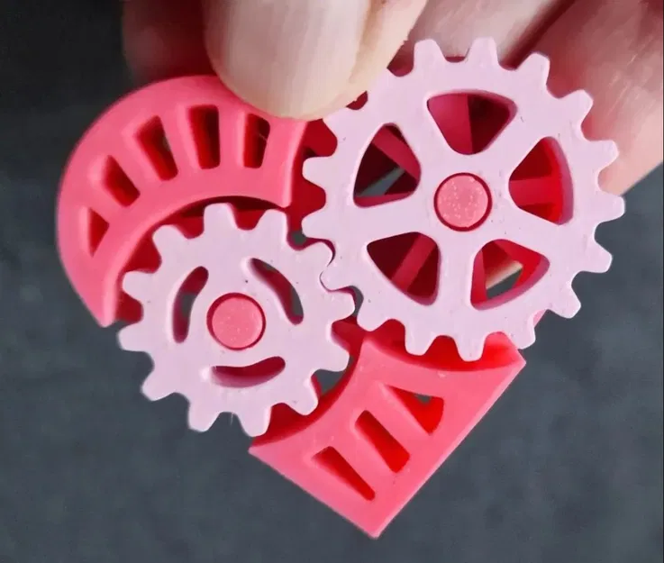 Móc khóa đồ chơi fidget hình trái tim bánh răng - Image 4