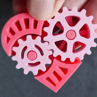 Móc khóa đồ chơi fidget hình trái tim bánh răng