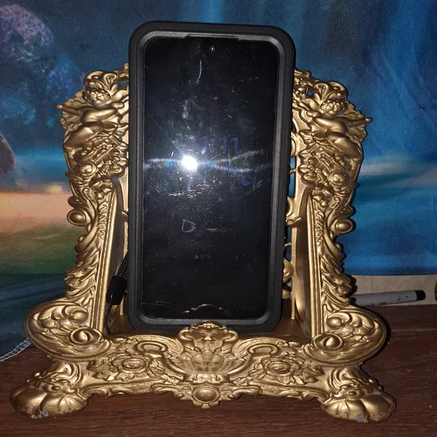 Regal Phone Thrown – Giá đỡ điện thoại (oversized cho ốp) có lỗ luồn dây sạc - Image 2