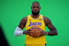 Tượng Lebron James - Image 1