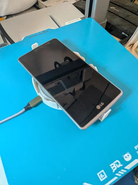 Giá đỡ sạc điện thoại (phone charger holder) - Image 1