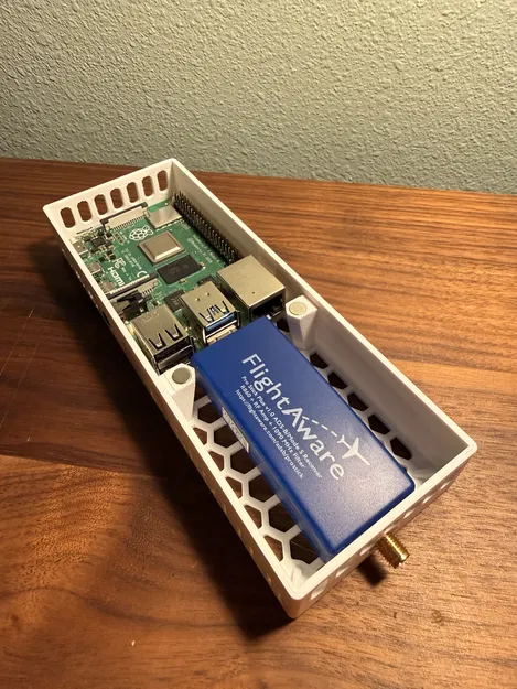 Ngàm giữ nắp nam châm cho case Raspberry Pi 4 Model B & FlightAware Pro Stick - Image 1