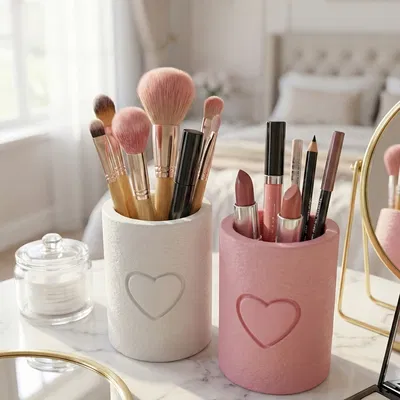 Ống Đựng Bút Hình Trái Tim / Organizer Đựng Đồ Trang Điểm