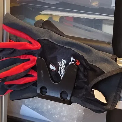 Kẹp treo găng tay sim racing cho rig nhôm (aluminum rig) – Không cần supports