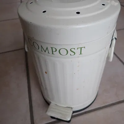 Đế chống rò rỉ & chống trượt cho thùng rác ủ compost