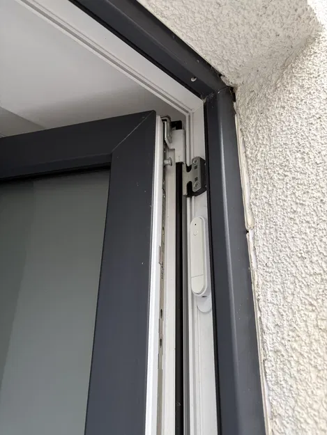 Giá đỡ IKEA MYGGBETT gắn trong khung cửa sổ - Image 2