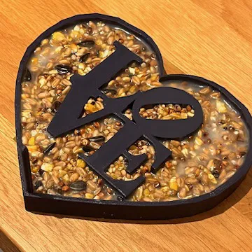 Máng ăn chim hình trái tim LOVE