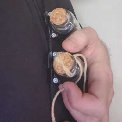 Dây nịt đeo lọ (Vial belt/bandolier) có khóa