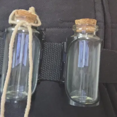 Dây nịt đeo lọ (Vial belt/bandolier) có khóa