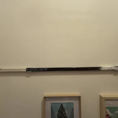 Giá treo tường cho gậy hockey (Bauer / CCM)