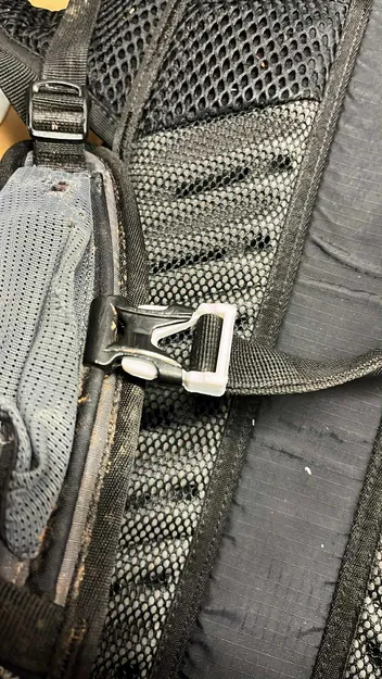 Khóa balo EVOC (phần chốt đực của khóa trên cùng) - Image 1