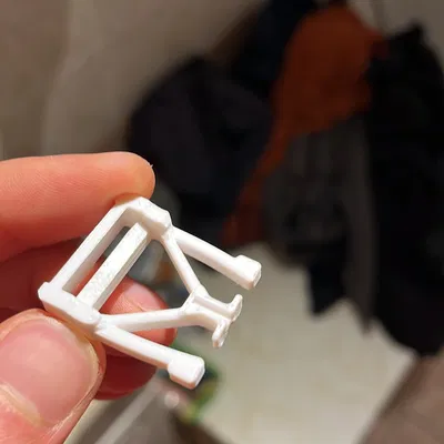 Khóa balo EVOC (phần chốt đực của khóa trên cùng)