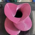 Bình hoa trái tim xoắn (Heart twisted vase) - Thumbnail 1