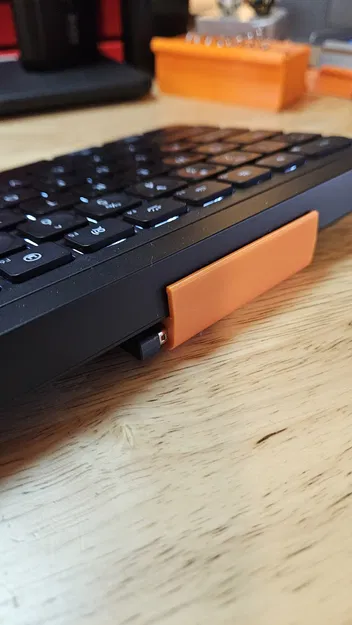 Kê bàn phím Logitech MX Keys kèm chỗ giữ dongle USB - Image 1