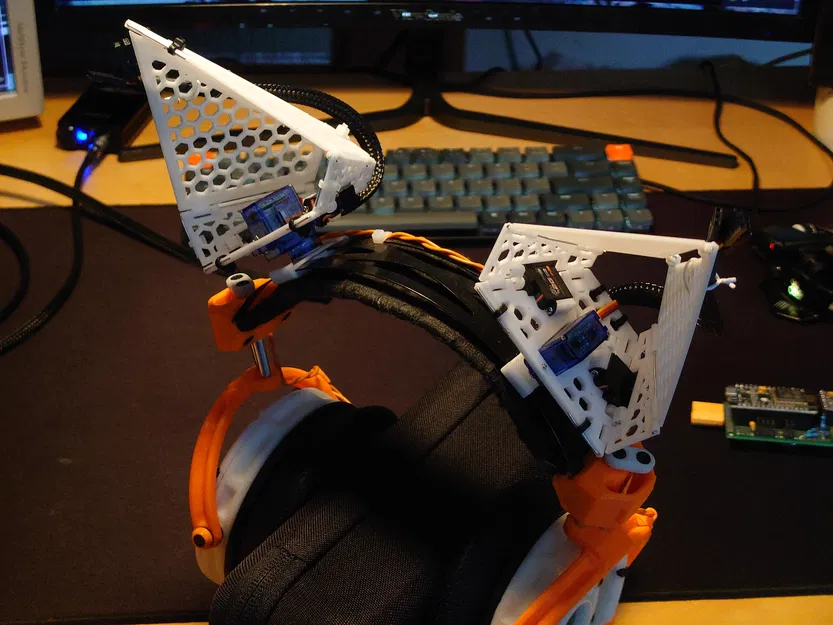 Tai mèo khớp nối (Articulated cat ears) - Image 1