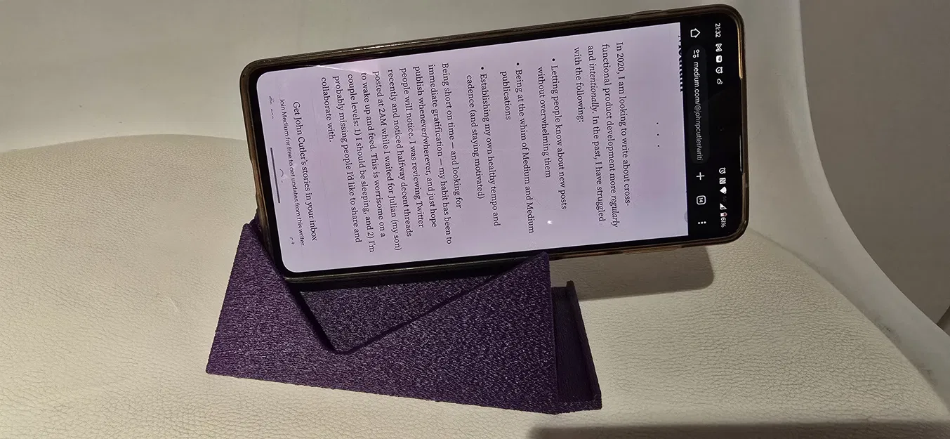 (REMIX) Nite Show 62 - Kệ đỡ điện thoại nghiêng cho người nằm nghiêng (6+2 vị trí) - Image 1