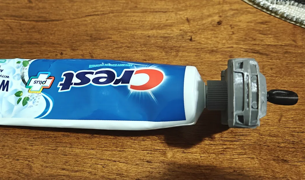 Bộ nhả kem đánh răng dạng nắp xe Mustang - Image 3