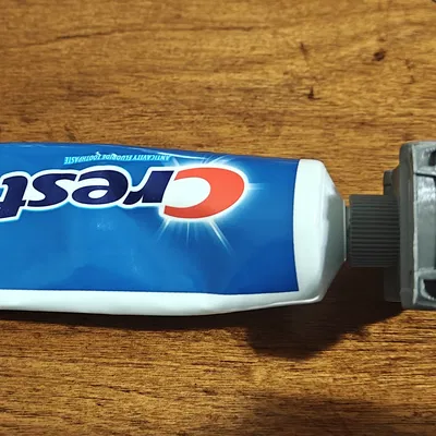 Bộ nhả kem đánh răng dạng nắp xe Mustang