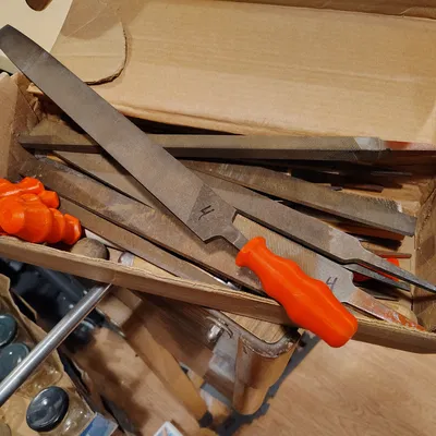 Tay cầm giũa với kích thước tang chỉnh được (OpenSCAD)