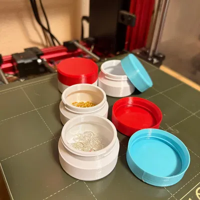 Hộp đựng nhỏ nắp vặn (Small screw lid container)