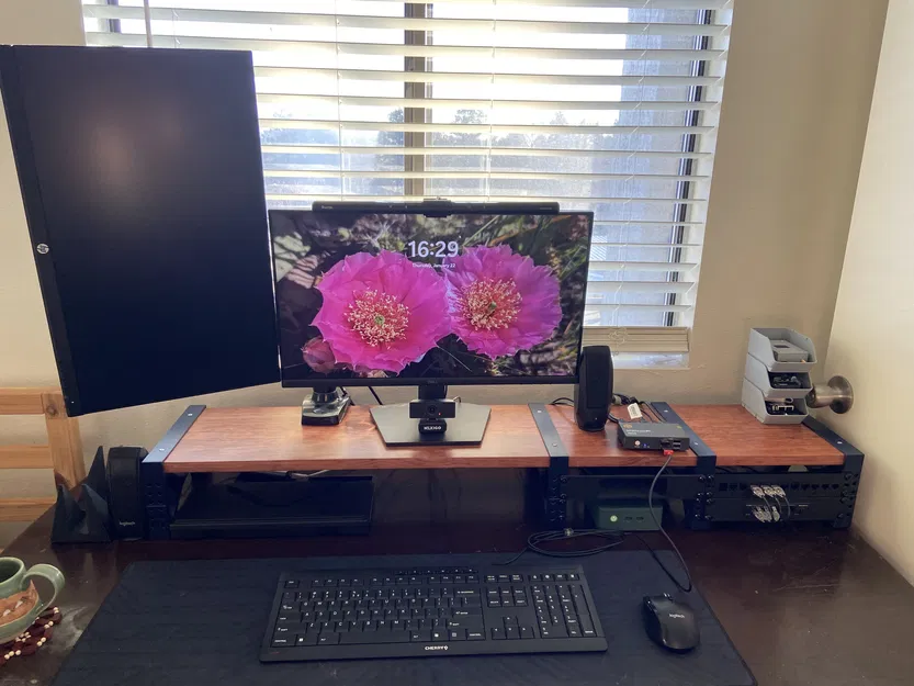 Kệ Nâng Mặt Bàn Kèm Rack (Desk Riser With Rack) - Image 1