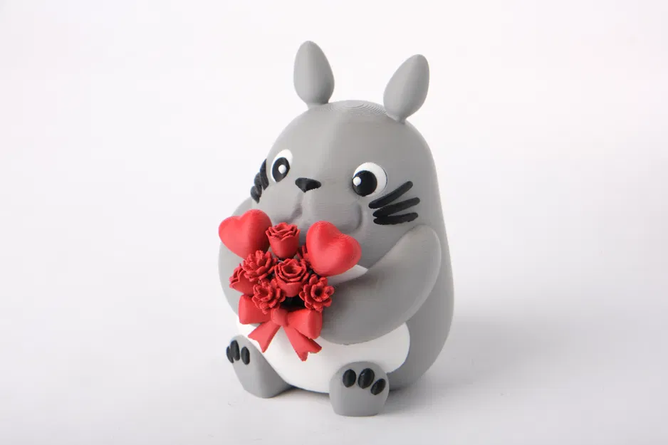 Tượng Totoro Valentine ôm bó hoa hình trái tim - Image 2