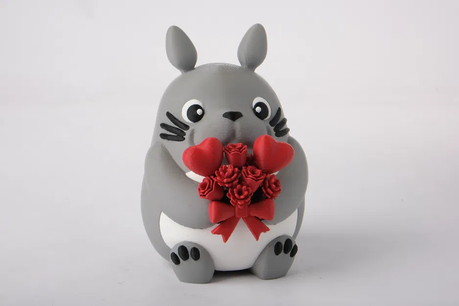 Tượng Totoro Valentine ôm bó hoa hình trái tim - Image 3