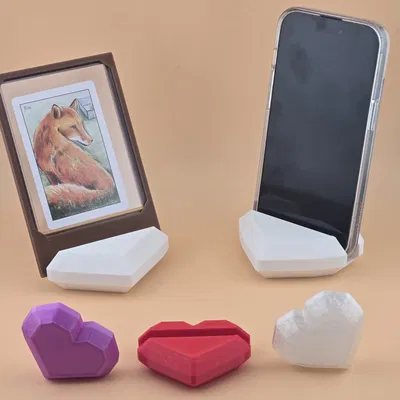 Bộ Trái Tim Low Poly Có Rãnh Đỡ Điện Thoại & Danh Thiếp – Quà Valentine