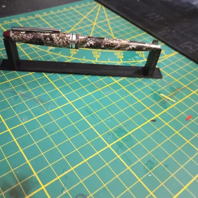 Kệ trưng bày bút chì hoặc bút