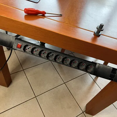 Gá treo ổ cắm điện dưới bàn không cần khoan (No-Drill Desk Power Strip Mount)