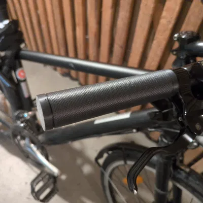 Tay nắm xe đạp TPU dạng tham số (OpenSCAD)