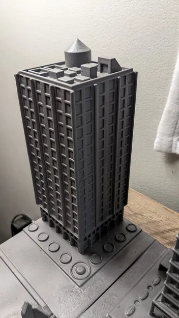 Tòa nhà cao hình vuông (Square Tall Building) - Image 1