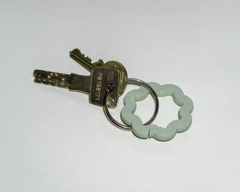 Carabiner móc khóa hình bông hoa - Image 1