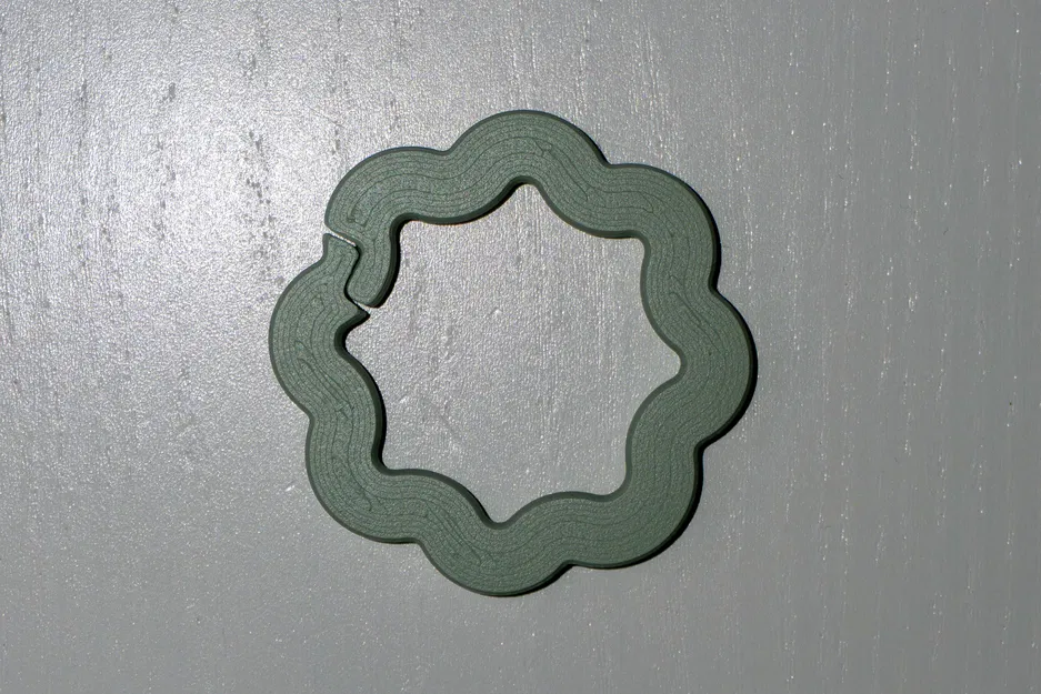 Carabiner móc khóa hình bông hoa - Image 2