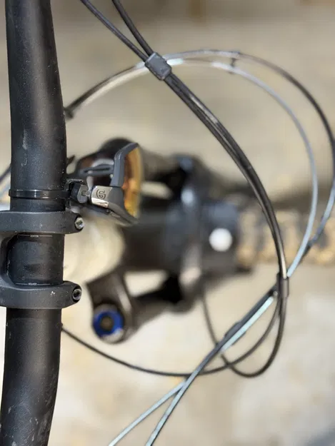 Móc treo kính cho ghi-đông xe đạp - Image 3