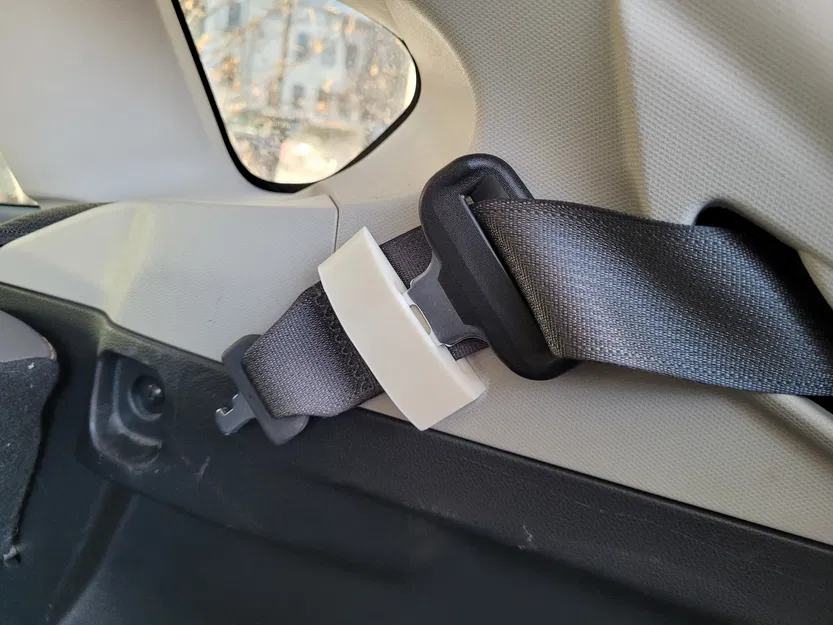 Ngàm giữ dây đai an toàn ghế giữa hàng sau Subaru - Image 2